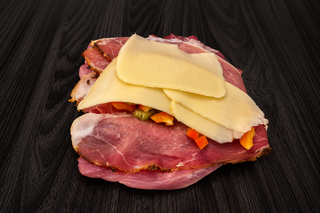 Fürstenrolle – Schinken, Paprika & Gouda